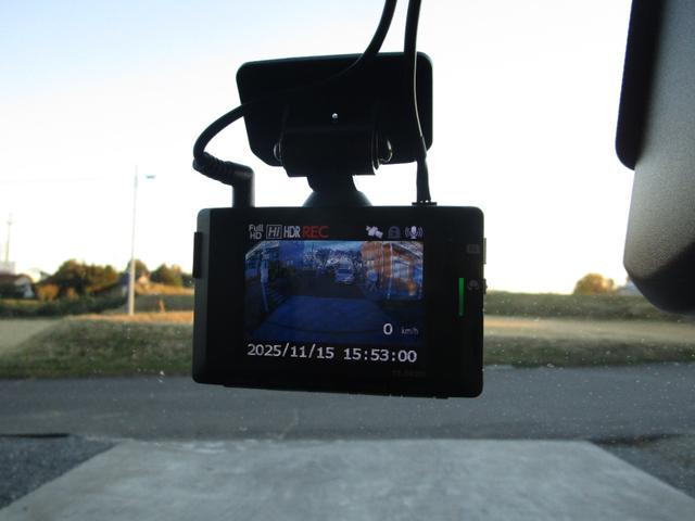 ピクシスバン クルーズ 切り替え4WD トヨタセーフティセンス コーナーセンサー アイドリングストップ リアヒーター プッシュスタート スマートキー ETC ドライブレコーダー スタッドレスタイヤ付き(17枚目)