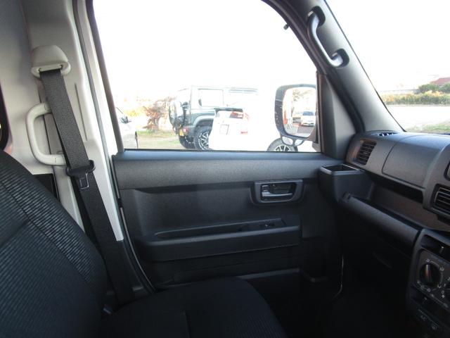 ピクシスバン クルーズ 切り替え4WD トヨタセーフティセンス コーナーセンサー アイドリングストップ リアヒーター プッシュスタート スマートキー ETC ドライブレコーダー スタッドレスタイヤ付き(19枚目)