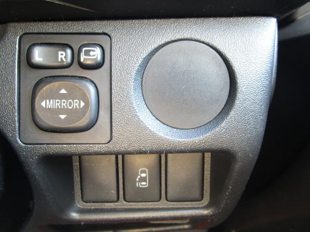 ハイエースワゴン グランドキャビン 4WD 純正ナビTV Bluetooth バックカメラ 左側パワースライドドア 前後ドライブレコーダー ETC 横滑り防止装置 10人乗り リアフォグ 純正ドアバイザー(17枚目)