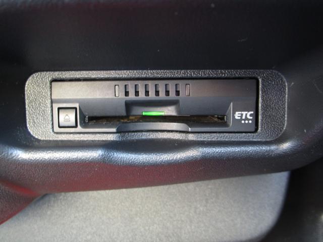 ハイエースワゴン グランドキャビン 4WD 純正ナビTV Bluetooth バックカメラ 左側パワースライドドア 前後ドライブレコーダー ETC 横滑り防止装置 10人乗り リアフォグ 純正ドアバイザー(18枚目)