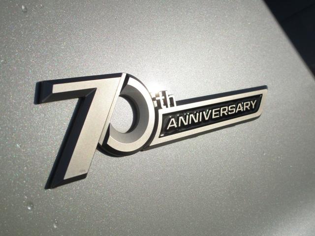 純正オプション両側７０周年エンブレム