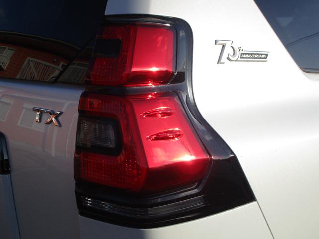 純正オプション両側７０周年エンブレム