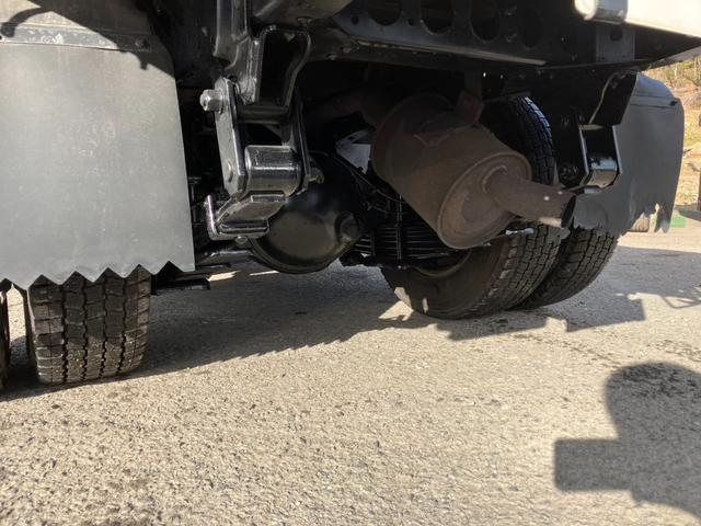 ベースグレード　ＥＴＣ　ＤＰＦ　ディーゼル　シングルキャブ　２平トラック　横滑り防止装置　５速マニュアル　ブレーキ補助装置　リアダブルタイヤ(17枚目)