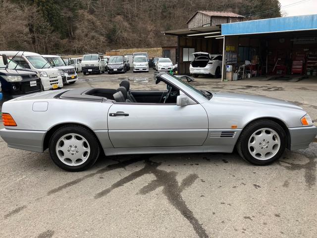 ＳＬ５００　正規ディーラー輸入車　ＡＡＣ　クルーズコントロール　左ハンドル　４速オートマ　ハードトップ　Ｖ８エンジン　本革シート　パワーシート　アルミホイール　純正オーディオ　純正ＣＤチェンジャー(10枚目)