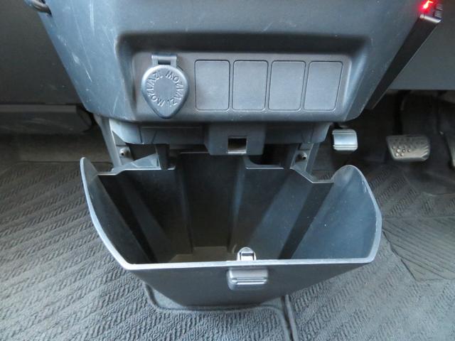 ルーミー Ｘ　４ＷＤ／左側パワースライドドア／ＥＴＣ／社外ナビゲーション／バックカメラ／Ｂｌｕｅｔｏｏｔｈ／スタッドレスタイヤ付／追突防止装置／前席エアバック／盗難防止装置／衝突安全ボディ／レンタカーアップ（31枚目）