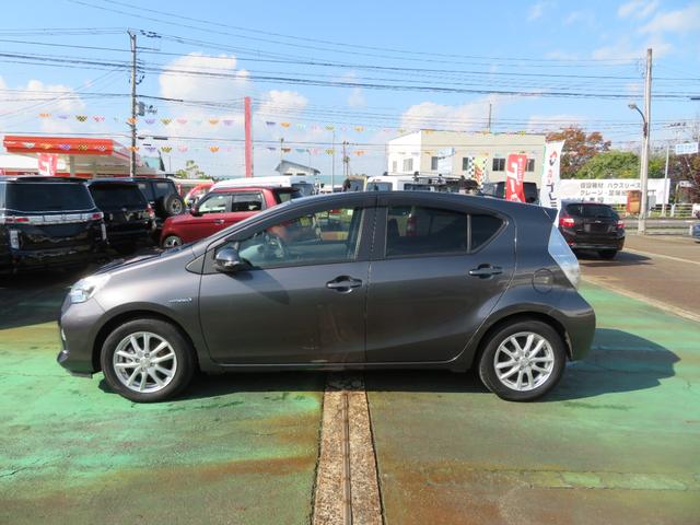 アクア Ｓ　社外ナビゲーション／ワンセグテレビ／バックカメラ／Ｂｌｕｅｔｏｏｔｈ／キーレスエントリー／前席シートヒーター／社外１５ＡＷ／社外エンジンスターター／前席エアバック／衝突安全ボディ（4枚目）