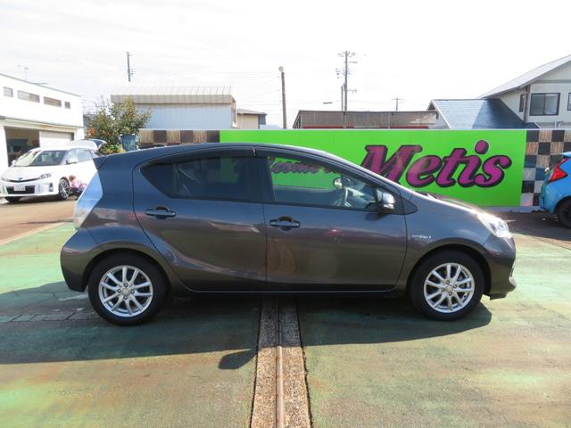 アクア Ｓ　社外ナビゲーション／ワンセグテレビ／バックカメラ／Ｂｌｕｅｔｏｏｔｈ／キーレスエントリー／前席シートヒーター／社外１５ＡＷ／社外エンジンスターター／前席エアバック／衝突安全ボディ（6枚目）