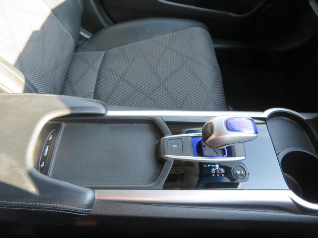 大型アームレストで運転中も楽々です（＾＾）ｖ