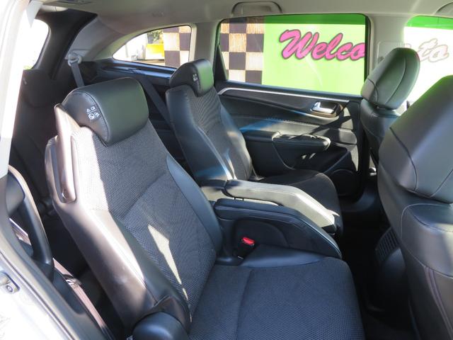 ３列６人乗りシート！