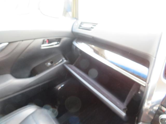 アルファード ２．５Ｓ　Ｃパッケージ　ＡＬＰＩＮＥ１０インチナビ／デジタルテレビ／バックカメラ／ＡＬＰＩＮＥフリップダウンモニター／両側パワースライドドア／パワーバックドア／ＴＥＩＮ車高調／ブラックレザー／ドラレコ／ＥＴＣ／ＬＥＤ（42枚目）