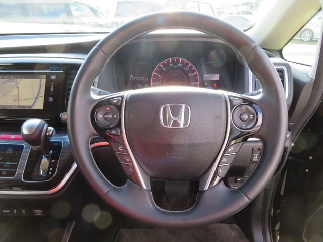 オデッセイ アブソルート・ＥＸ　４ＷＤ／純正ナビゲーション／デジタルテレビ／全方位カメラ／リヤフリップダウンモニター／両側パワースライドドア／ＬＥＤヘッドランプ／ホンダセンシング／ＥＴＣ／クルーズコントロール／レザーシート／（16枚目）