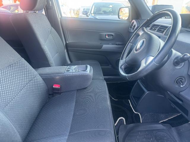 デックス １．３ｉ－Ｓ　４ＷＤ　スマートキー　純正１４インチ　社外ナビ地デジＴＶ　ＥＴＣ　ＨＩＤ　ＭＯＭＯハンドル（17枚目）