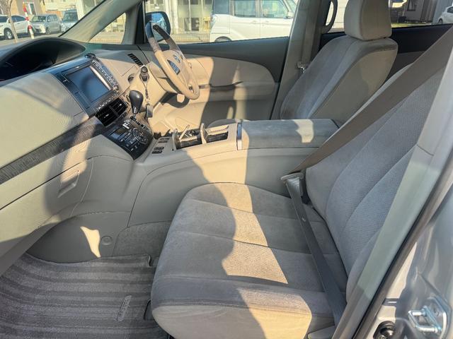 エスティマハイブリッド Ｇ　４ＷＤ　スマートキー　純正ＨＤＤナビ地デジＴＶ　Ｂカメラ　モデリスタ１９インチＡＷ　両側パワースライドドア　リアヒーター　クルーズコントロール　ＥＴＣ（16枚目）