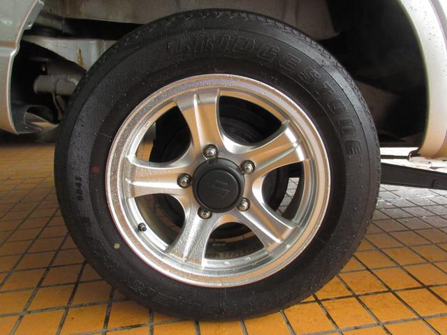 ジムニー ＸＧ　切替式４ＷＤ　６型　ターボ　５ＭＴ　キーレス　純正オーディオ　ＥＴＣ　前席パワーウインドウ　パワーステアリング　ＡＢＳ（48枚目）