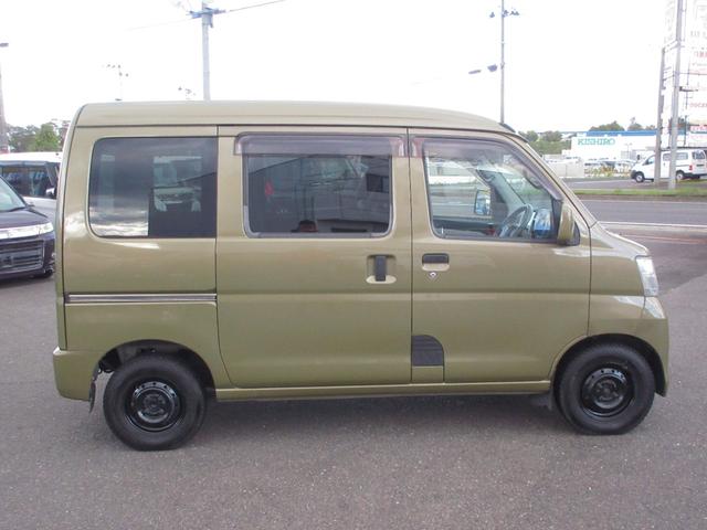 ハイゼットカーゴ クルーズターボリミテッド 切替式4WD 5MT キーレス ナビ TV CD/DVD再生 Bluetooth接続 ETC ドライブレコーダー 全席パワーウインドウ 電動格納ミラー パワーステアリング ABS 無修復歴車(8枚目)