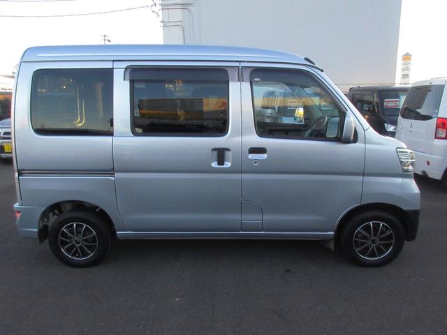 ハイゼットカーゴ クルーズターボＳＡＩＩＩ　４ＷＤ　衝突軽減ブレーキ　ＬＥＤヘッドライト　キーレス　ＣＤ　ＵＳＢ　ＡＵＸ　横滑り防止　コーナーセンサー　オートハイビーム　オートライト　ＡＢＳ　レーンキープアシスト（8枚目）