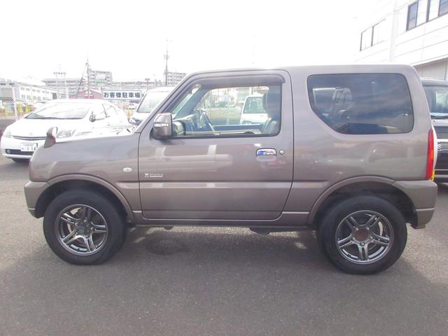 ジムニー クロスアドベンチャー　切替式４ＷＤ　ターボ　キーレス　ディスプレイオーディオ　ＣＤ／ＤＶＤ再生　ＵＳＢ　シートヒーター　フォグライト　電動格納ミラー　専用シート　純正アルミホイール　ＡＢＳ　無修復歴車（10枚目）