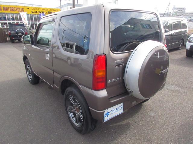 ジムニー クロスアドベンチャー　切替式４ＷＤ　ターボ　キーレス　ディスプレイオーディオ　ＣＤ／ＤＶＤ再生　ＵＳＢ　シートヒーター　フォグライト　電動格納ミラー　専用シート　純正アルミホイール　ＡＢＳ　無修復歴車（18枚目）