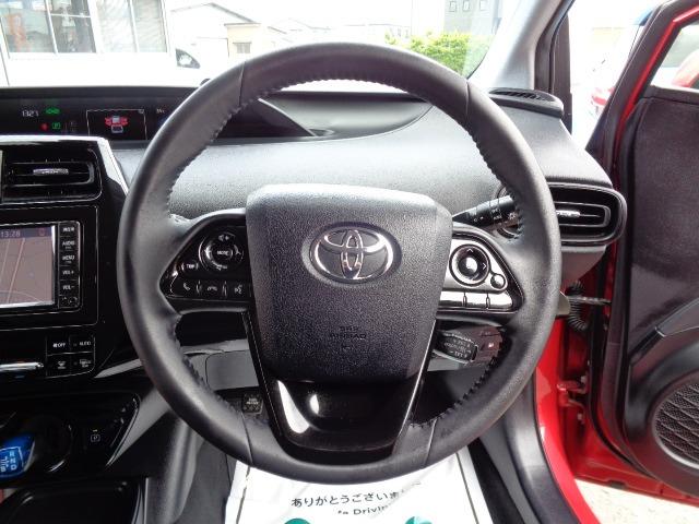 プリウス Ｓ　４ＷＤ　ハイブリッド　ＳＤナビ　ワンセグ　ＣＤ　Ｂｌｕｅｔｏｏｔｈ　バックカメラ　リモコンエンジンスターター　ＥＴＣ　ステアリングスイッチ　クルーズコントロール　レーダーブレーキ　車線逸脱警報　純正アルミ（22枚目）