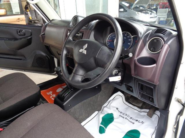 パジェロミニ ＺＲ　４ＷＤ　ターボ　切替４ＷＤ　キーレス　ＣＤ　ＦＭ／ＡＭ　シートヒーター　ＡＢＳ　社外アルミ　運転席＆助手席エアバッグ　盗難防止装置（9枚目）