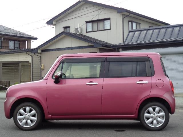 アルトラパン １０ｔｈアニバーサリーリミテッド　４ＷＤ　プッシュスタート　ＣＤ　ＦＭ／ＡＭ　電動格納ミラー　ミラーヒーター　シートヒーター　純正アルミ　ＡＢＳ　運転席＆助手席エアバッグ　盗難防止装置（8枚目）