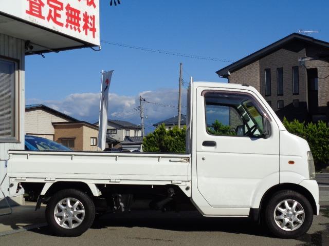 キャリイトラック ＫＣエアコン・パワステ　４ＷＤ　５速マニュアル　切替４ＷＤ　エアコン　パワステ　ＡＭラジオ　社外アルミ（4枚目）