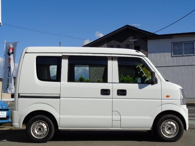 エブリイ ＰＡ　ハイルーフ　４ＷＤ　５速マニュアル　エアコン　パワステ　集中ドアロック　ＦＭ／ＡＭラジオ　ハイルーフ　運転席＆助手席エアバッグ（4枚目）