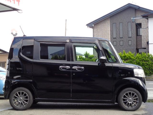 N-BOX+ G SSパッケージ 4WD 左右パワスラ プッシュスタート メモリーナビ CD FM/AM バックカメラ アイドリングストップ ETC 電動格納ミラー ミラーヒーター シートヒーター 社外アルミ 運転席&助手席エアバッグ(4枚目)