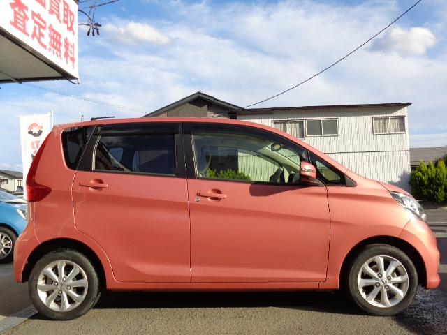 デイズ Ｘ　モカセレクション　４ＷＤ　プッシュスタート　アイドリングストップ　ＣＤ　ＦＭ／ＡＭ　ステアリングスイッチ　アラウンドビューモニター　レーダーブレーキ　シートヒーター　電動格納ミラー　純正アルミ　ＡＢＳ　エアバッグ　盗難防止装置（4枚目）