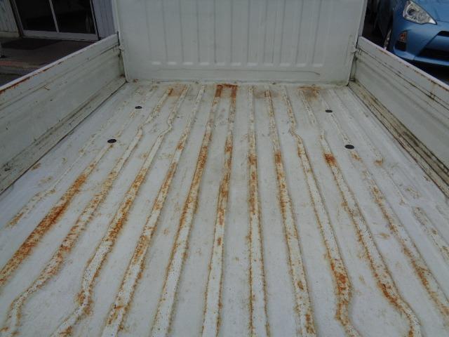 ミニキャブトラック Ｖタイプ　４ＷＤ　５速マニュアル　切替４ＷＤ　パワステ　ＦＭ／ＡＭ　修復歴無し（9枚目）