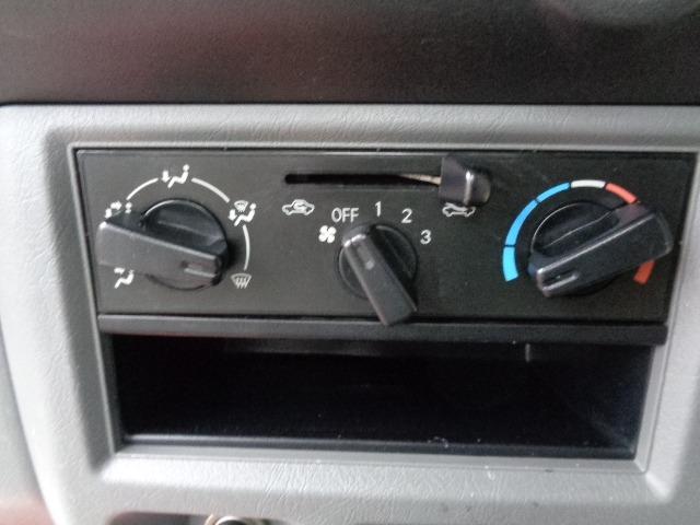 ミニキャブトラック Ｖタイプ　４ＷＤ　５速マニュアル　切替４ＷＤ　パワステ　ＦＭ／ＡＭ　修復歴無し（22枚目）