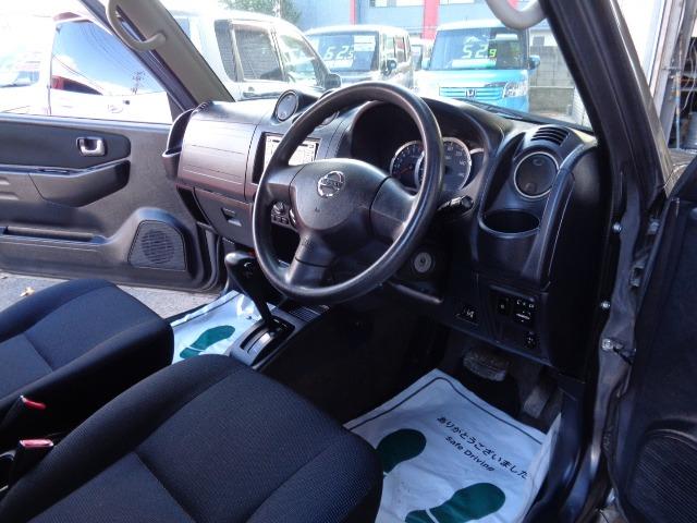 キックス ＲＸ　４ＷＤ　ターボ　切替４ＷＤ　キーレス　ＣＤ　ＦＭ／ＡＭ　ＥＴＣ　シートヒーター　電動格納ミラー　１５インチ純正アルミホイール　ＡＢＳ　運転席＆助手席エアバッグ　盗難防止装置（9枚目）