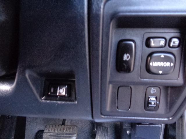 キックス ＲＸ　４ＷＤ　ターボ　切替４ＷＤ　キーレス　ＣＤ　ＦＭ／ＡＭ　ＥＴＣ　シートヒーター　電動格納ミラー　１５インチ純正アルミホイール　ＡＢＳ　運転席＆助手席エアバッグ　盗難防止装置（25枚目）