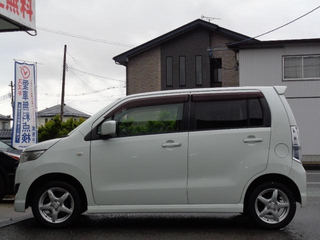 ワゴンＲスティングレー Ｘ　４ＷＤ　プッシュスタート　エンジンスターター　ＨＤＤナビ　フルセグ　ＣＤ　ＤＶＤ　Ｂｌｕｅｔｏｏｔｈ　電動格納ミラー　シートヒーター　ＨＩＤ　フォグランプ　社外アルミホイール　エアバッグ　盗難防止装置（8枚目）