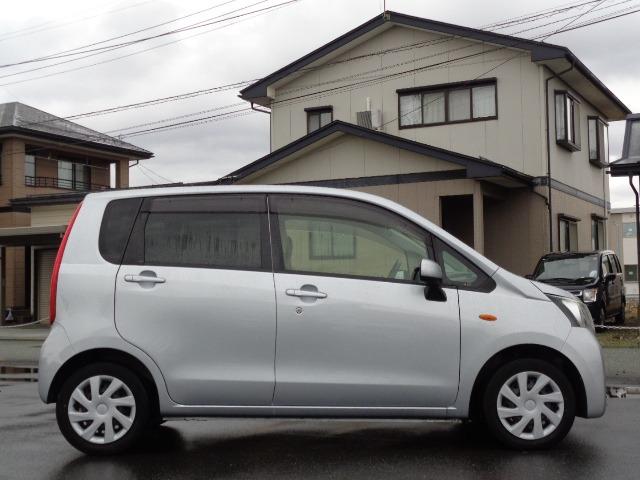 ムーヴ Ｌ　４ＷＤ　キーレス　エコアイドル　ＣＤ　ＦＭ／ＡＭ　電動格納ミラー　純正ホイールキャップ　ＡＢＳ　運転席＆助手席エアバッグ　盗難防止装置（4枚目）