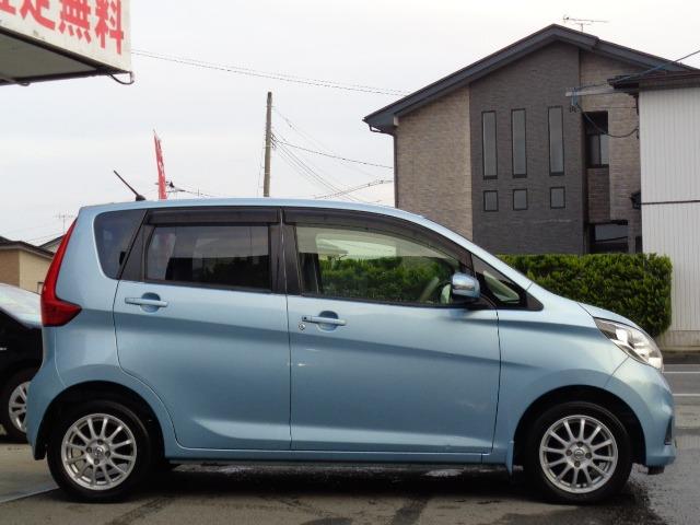 デイズ X 4WD プッシュスタート CD FM/AM アイドリングストップ レーダーブレーキ 横滑り防止装置 全方位カメラ 電動格納ミラー シートヒーター 純正アルミ ABS 運転席&助手席エアバッグ 盗難防止装置(4枚目)