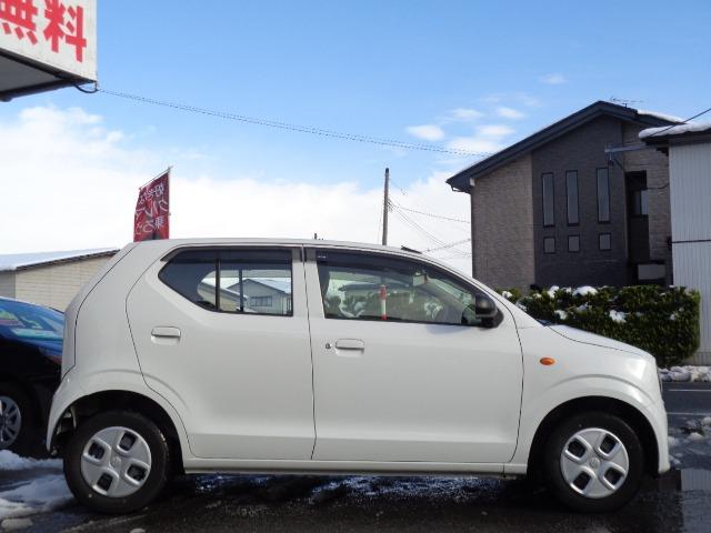 アルト Ｌ　４ＷＤ　キーレス　アイドリングストップ　ＣＤ　ＦＭ／ＡＭ　左右シートヒーター　レーダーブレーキ　車線逸脱警報装置　横滑り防止装置　後方コーナーセンサー　ＡＢＳ　運転席＆助手席エアバッグ　盗難防止装置（4枚目）