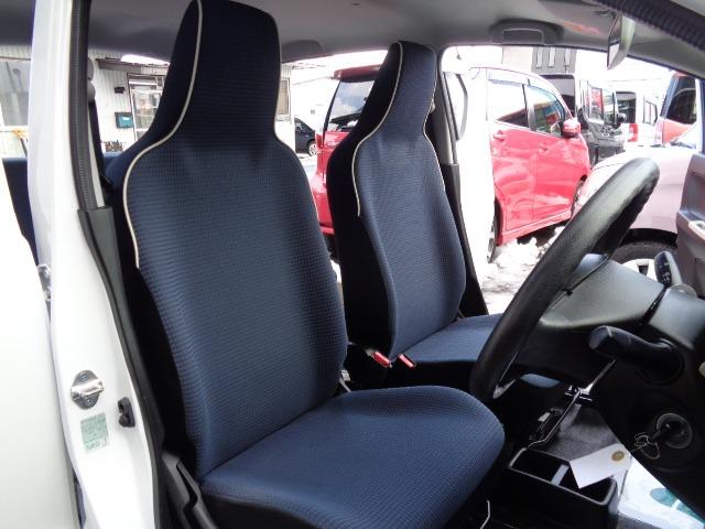 アルト Ｌ　４ＷＤ　キーレス　アイドリングストップ　ＣＤ　ＦＭ／ＡＭ　左右シートヒーター　レーダーブレーキ　車線逸脱警報装置　横滑り防止装置　後方コーナーセンサー　ＡＢＳ　運転席＆助手席エアバッグ　盗難防止装置（10枚目）