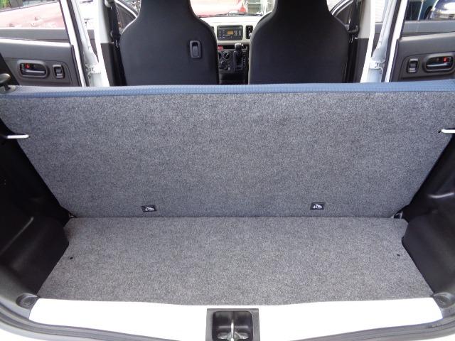 アルト Ｌ　４ＷＤ　キーレス　アイドリングストップ　ＣＤ　ＦＭ／ＡＭ　左右シートヒーター　レーダーブレーキ　車線逸脱警報装置　横滑り防止装置　後方コーナーセンサー　ＡＢＳ　運転席＆助手席エアバッグ　盗難防止装置（13枚目）