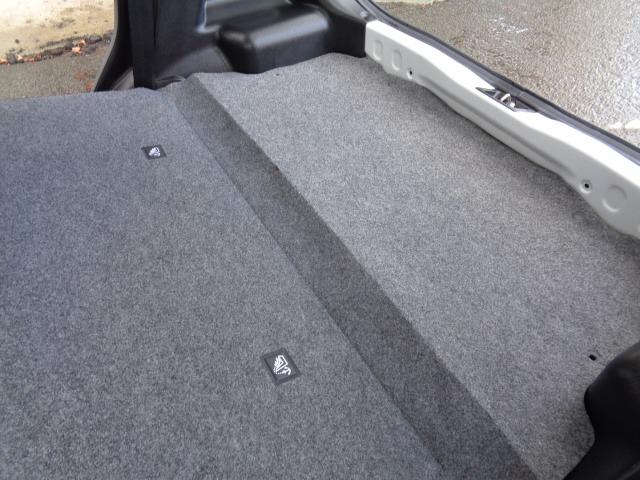 アルト Ｌ　４ＷＤ　キーレス　アイドリングストップ　ＣＤ　ＦＭ／ＡＭ　左右シートヒーター　レーダーブレーキ　車線逸脱警報装置　横滑り防止装置　後方コーナーセンサー　ＡＢＳ　運転席＆助手席エアバッグ　盗難防止装置（16枚目）