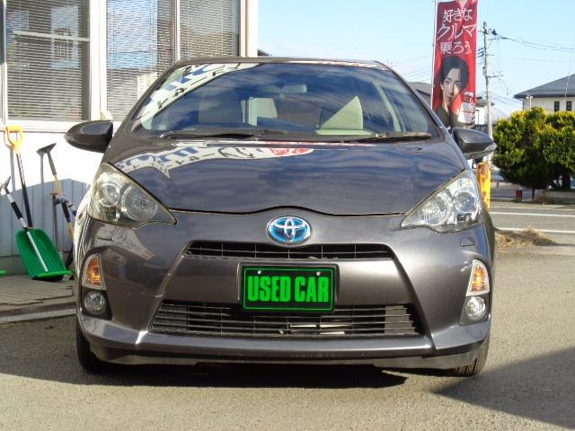 アクア Ｓ　ハイブリッド　キーレス　メモリーナビ　ワンセグ　Ｂｌｕｅｔｏｏｔｈ　ＣＤ　バックカメラ　電動格納ミラー　社外アルミホイール　ＡＢＳ　運転席＆助手席エアバッグ　盗難防止装置（2枚目）