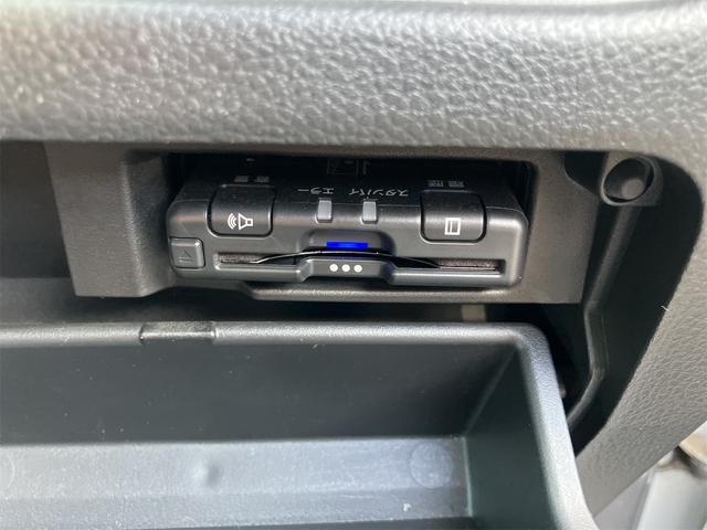セレナ ハイウェイスター　４ＷＤ　ＥＴＣ　バックカメラ　ナビ　ＴＶ　オートクルーズコントロール　左電動スライドドア（右不良）　オートライト　スマートキー　アイドリングストップ　電動格納ミラー　３列シート　ＣＶＴ　アルミホイール（9枚目）