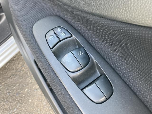 セレナ ハイウェイスター　４ＷＤ　ＥＴＣ　バックカメラ　ナビ　ＴＶ　オートクルーズコントロール　左電動スライドドア（右不良）　オートライト　スマートキー　アイドリングストップ　電動格納ミラー　３列シート　ＣＶＴ　アルミホイール（11枚目）
