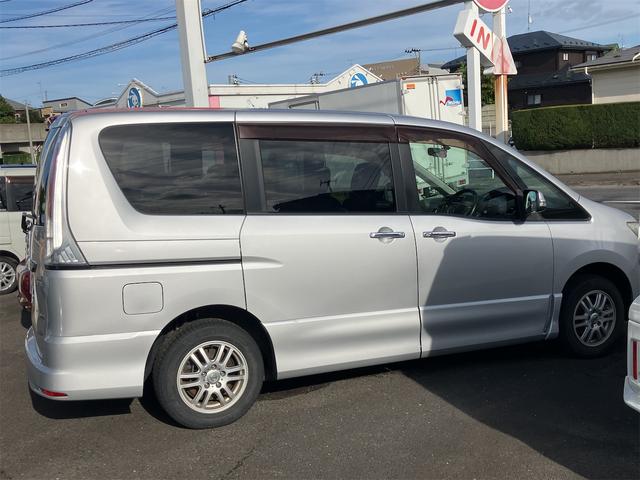 セレナ ハイウェイスター　４ＷＤ　ＥＴＣ　バックカメラ　ナビ　ＴＶ　オートクルーズコントロール　左電動スライドドア（右不良）　オートライト　スマートキー　アイドリングストップ　電動格納ミラー　３列シート　ＣＶＴ　アルミホイール（23枚目）