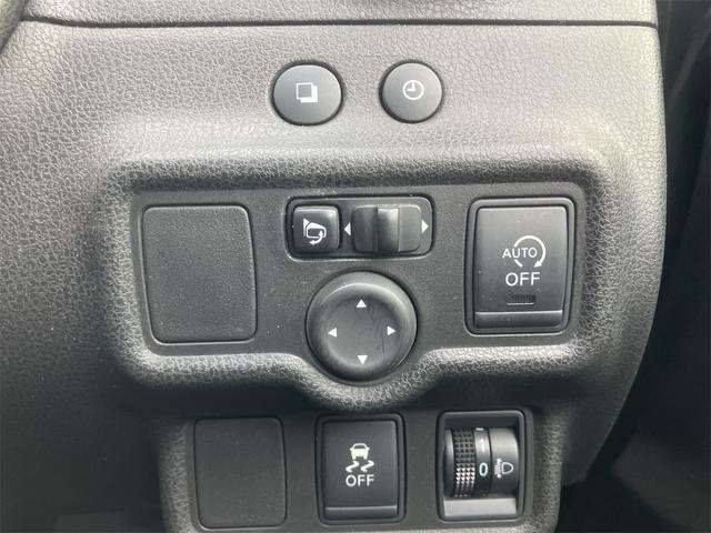 『アイドリングストップ』クルマが停車すると自動的にエンジンを停止し、無駄な燃料消費や排出ガスを抑えます。素早くエンジンを再始動させるなど、ドライバーの感覚とズレのない自然な制御を目指しています。