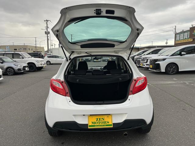 デミオ １３－スカイアクティブ　シューティングスター　ナビ　アルミ　バックカメラ（9枚目）