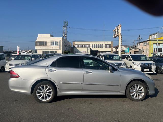 クラウン ３．０ロイヤルサルーンｉ－ＦｏｕｒアニバＥＤ　ナビ　アルミ　バックカメラ　クルーズ　　ＴＶ　ＣＤ（6枚目）