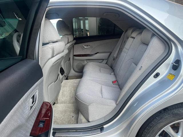 クラウン ３．０ロイヤルサルーンｉ－ＦｏｕｒアニバＥＤ　ナビ　アルミ　バックカメラ　クルーズ　　ＴＶ　ＣＤ（11枚目）