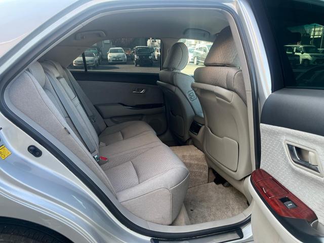 クラウン ３．０ロイヤルサルーンｉ－ＦｏｕｒアニバＥＤ　ナビ　アルミ　バックカメラ　クルーズ　　ＴＶ　ＣＤ（12枚目）