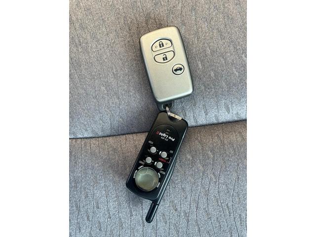 クラウン ３．０ロイヤルサルーンｉ－ＦｏｕｒアニバＥＤ　ナビ　アルミ　バックカメラ　クルーズ　　ＴＶ　ＣＤ（27枚目）